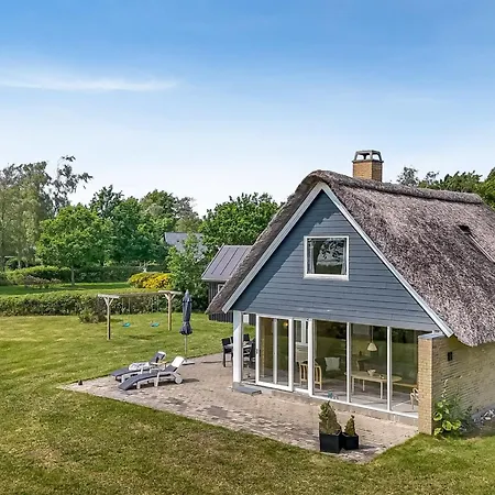 Ellanora - 50m From The Sea By Interhome *